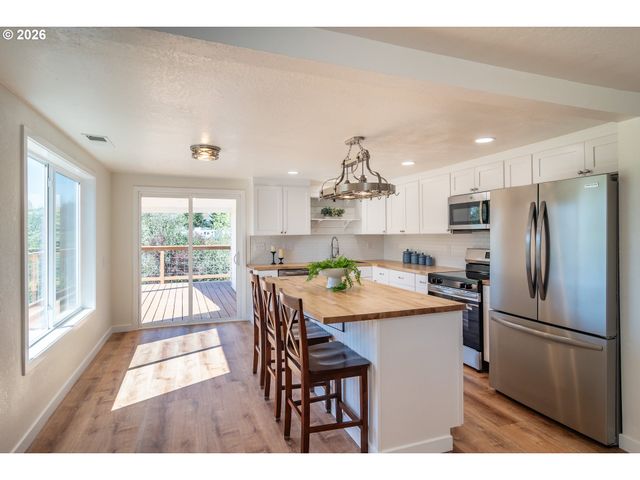 3660 CARNES Rd, Roseburg, OR 97471