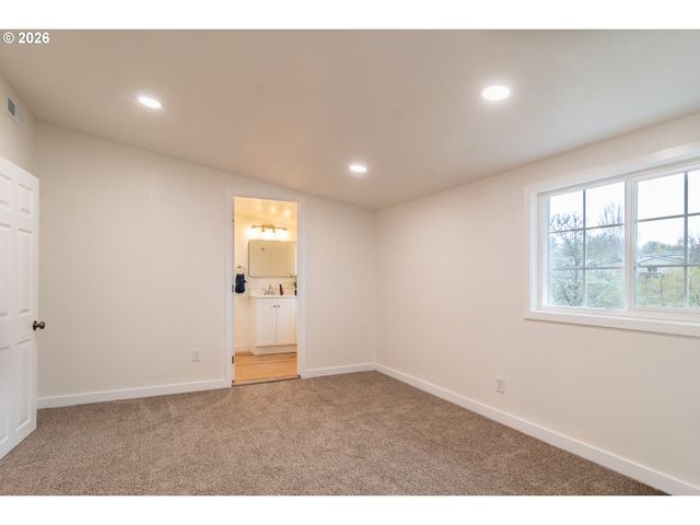 3660 CARNES Rd, Roseburg, OR 97471