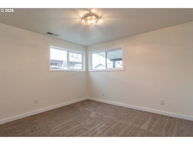 3660 CARNES Rd, Roseburg, OR 97471