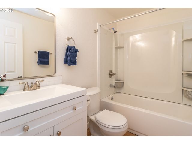 3660 CARNES Rd, Roseburg, OR 97471