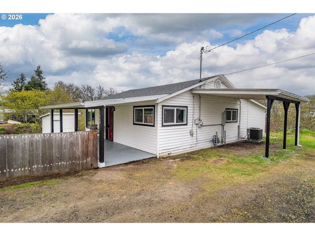 3660 CARNES Rd, Roseburg, OR 97471