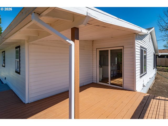 3660 CARNES Rd, Roseburg, OR 97471