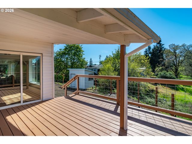 3660 CARNES Rd, Roseburg, OR 97471