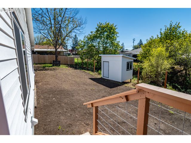 3660 CARNES Rd, Roseburg, OR 97471