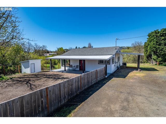 3660 CARNES Rd, Roseburg, OR 97471