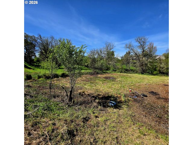 3660 CARNES Rd, Roseburg, OR 97471