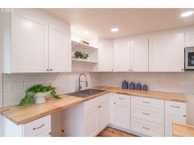 3660 CARNES Rd, Roseburg, OR 97471