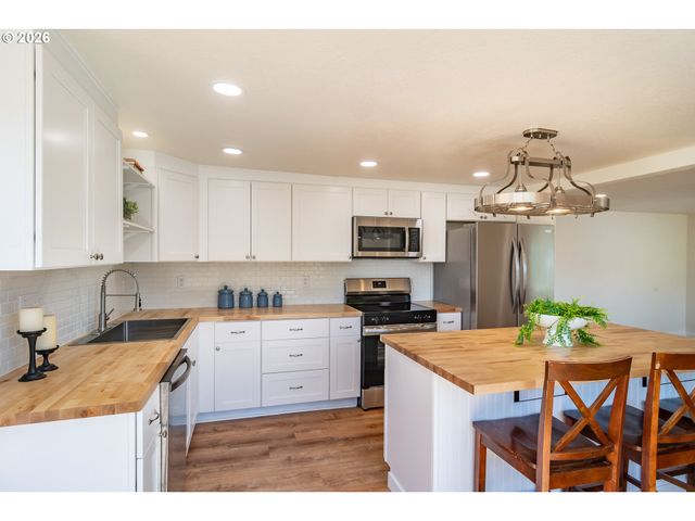 3660 CARNES Rd, Roseburg, OR 97471