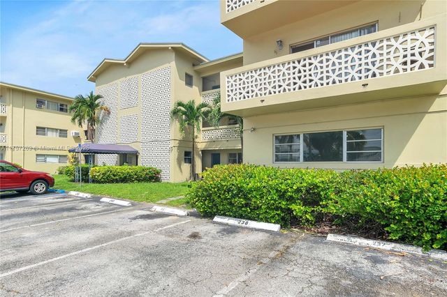 11930 NE 19th Dr 1, North Miami, FL 33181