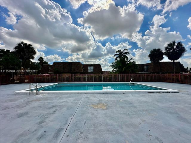 2570 W 67th Pl 21-2, Hialeah, FL 33016
