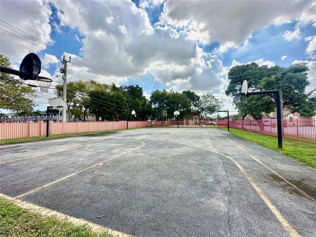 2570 W 67th Pl 21-2, Hialeah, FL 33016