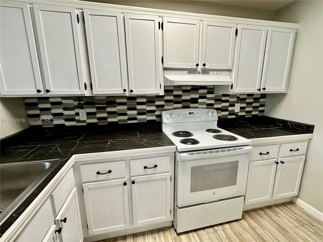 2570 W 67th Pl 21-2, Hialeah, FL 33016