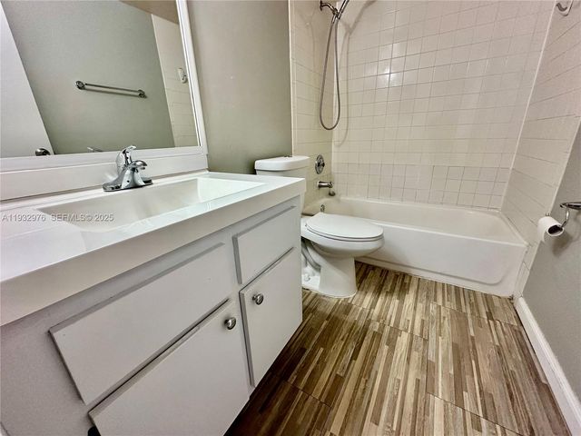 2570 W 67th Pl 21-2, Hialeah, FL 33016