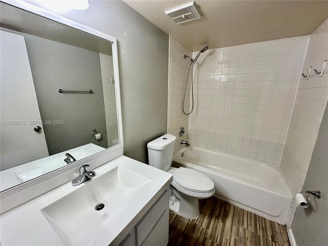 2570 W 67th Pl 21-2, Hialeah, FL 33016