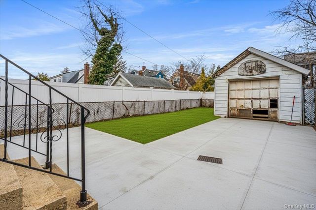 19619 89th Road, Hollis, NY 11423