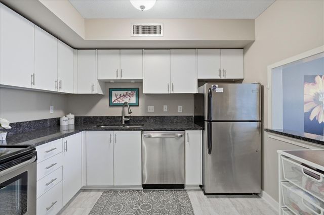 3412 Oak Ridge Road 319, Hopkins, MN 55305