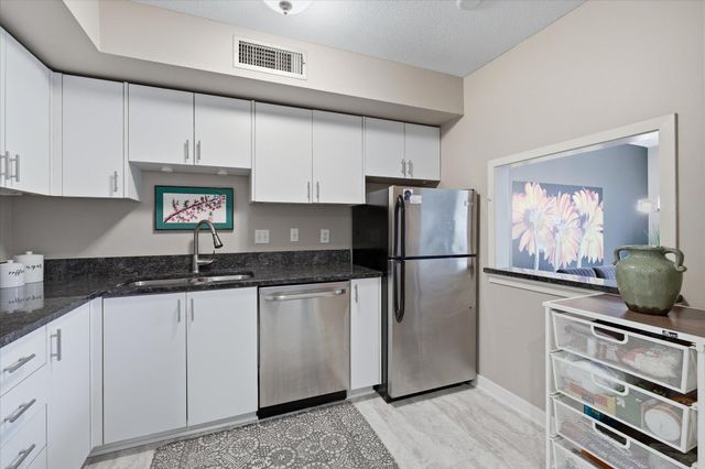 3412 Oak Ridge Road 319, Hopkins, MN 55305