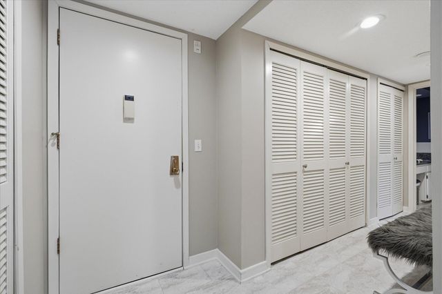 3412 Oak Ridge Road 319, Hopkins, MN 55305