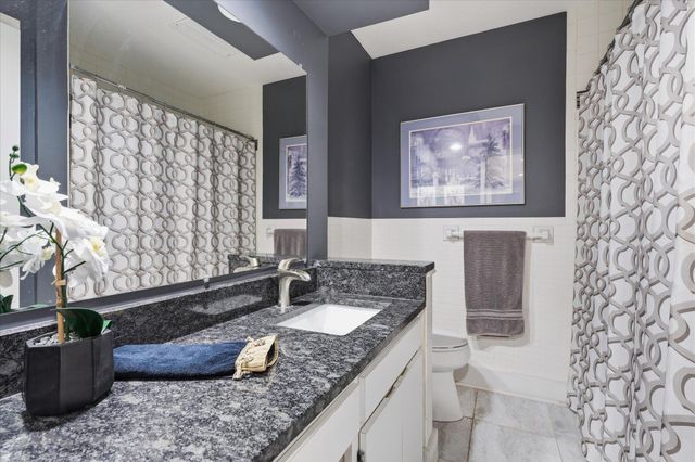 3412 Oak Ridge Road 319, Hopkins, MN 55305