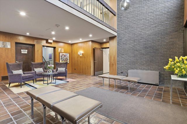 3412 Oak Ridge Road 319, Hopkins, MN 55305