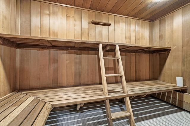 3412 Oak Ridge Road 319, Hopkins, MN 55305