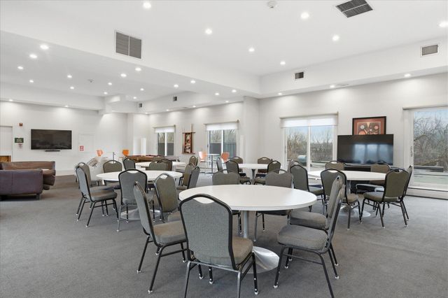 3412 Oak Ridge Road 319, Hopkins, MN 55305