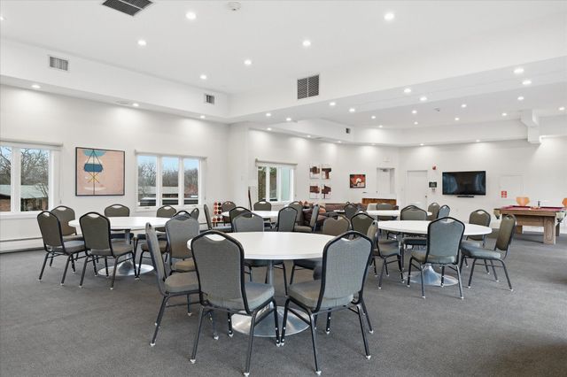 3412 Oak Ridge Road 319, Hopkins, MN 55305