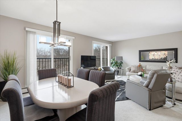 3412 Oak Ridge Road 319, Hopkins, MN 55305