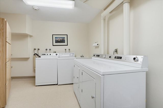 3412 Oak Ridge Road 319, Hopkins, MN 55305