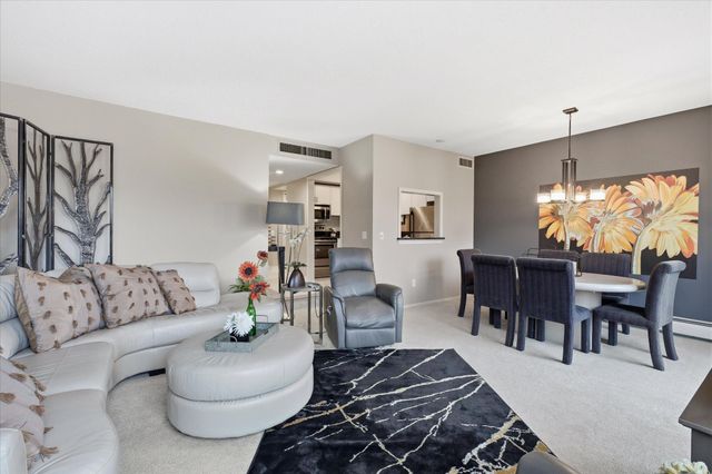 3412 Oak Ridge Road 319, Hopkins, MN 55305