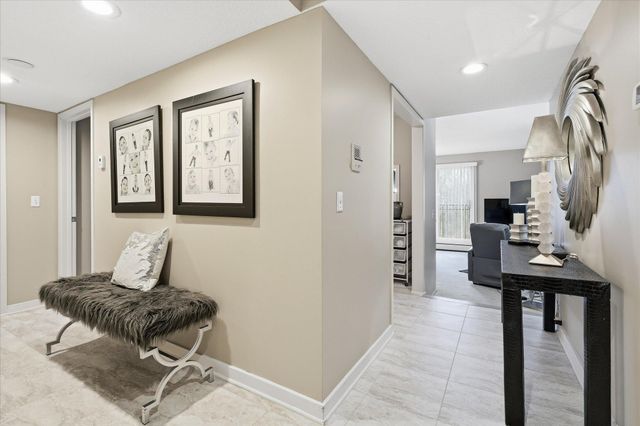 3412 Oak Ridge Road 319, Hopkins, MN 55305