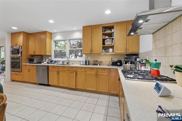 442 11th Street, Cresskill, NJ 07626