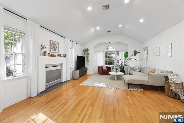 442 11th Street, Cresskill, NJ 07626