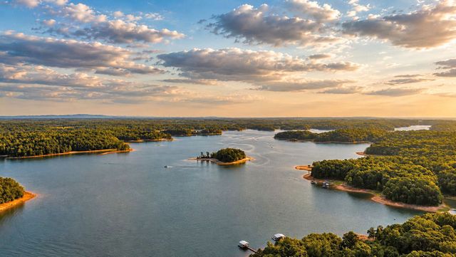 26 Chief Lane, Hartwell, GA 30643
