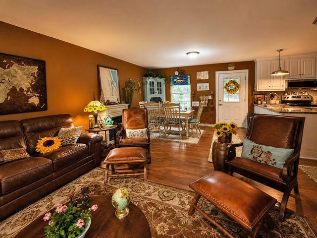 26 Chief Lane, Hartwell, GA 30643