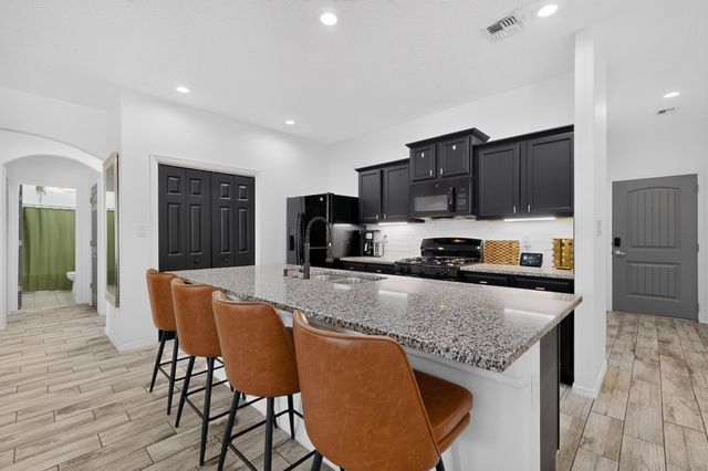 5223 Via del Cielo, Santa Fe, NM 87507