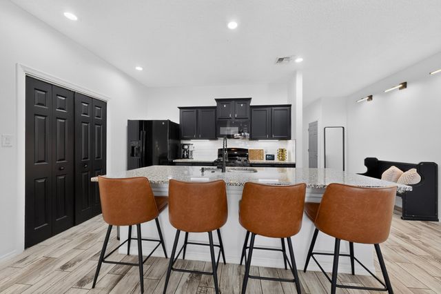5223 Via del Cielo, Santa Fe, NM 87507