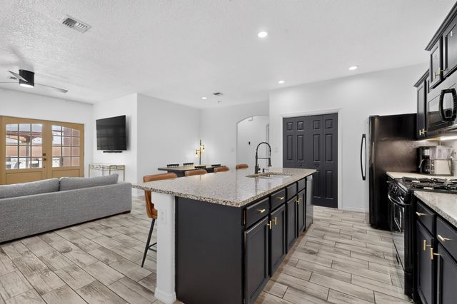 5223 Via del Cielo, Santa Fe, NM 87507