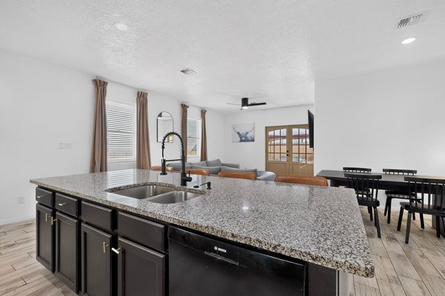 5223 Via del Cielo, Santa Fe, NM 87507