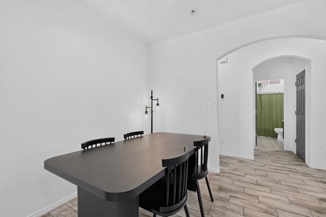 5223 Via del Cielo, Santa Fe, NM 87507