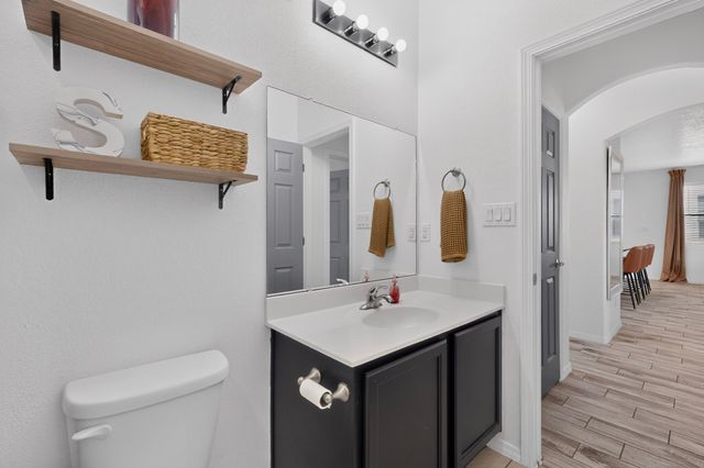 5223 Via del Cielo, Santa Fe, NM 87507