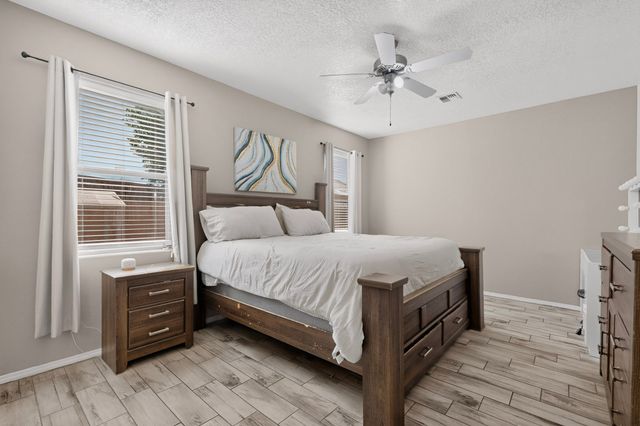 5223 Via del Cielo, Santa Fe, NM 87507