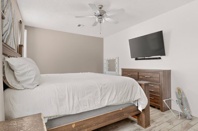 5223 Via del Cielo, Santa Fe, NM 87507