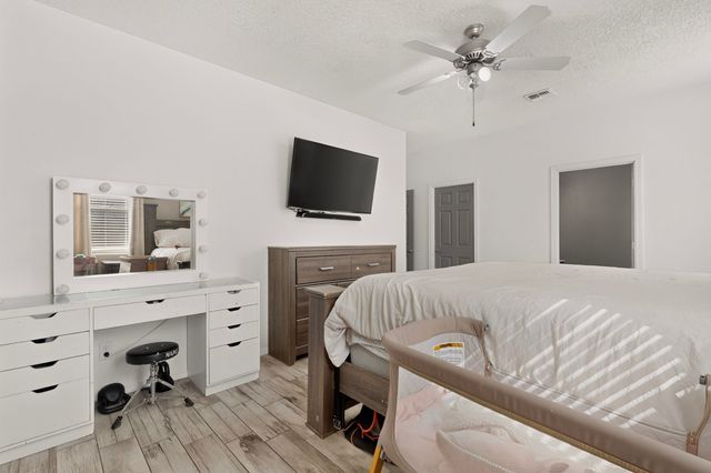 5223 Via del Cielo, Santa Fe, NM 87507