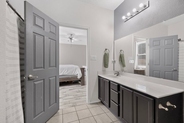 5223 Via del Cielo, Santa Fe, NM 87507