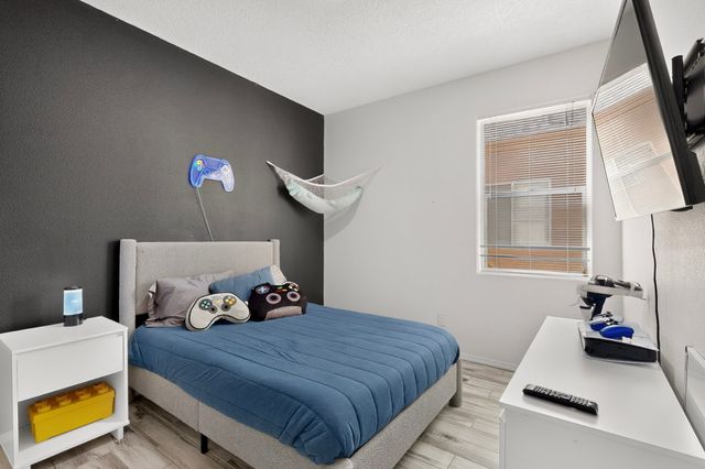 5223 Via del Cielo, Santa Fe, NM 87507
