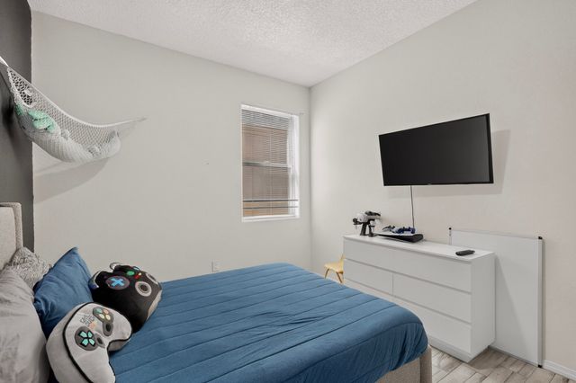 5223 Via del Cielo, Santa Fe, NM 87507
