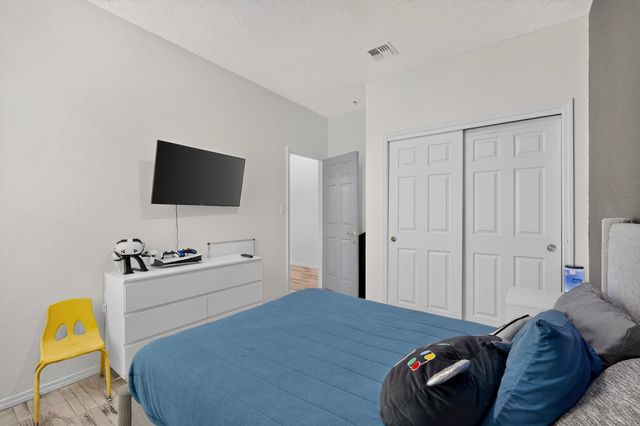 5223 Via del Cielo, Santa Fe, NM 87507