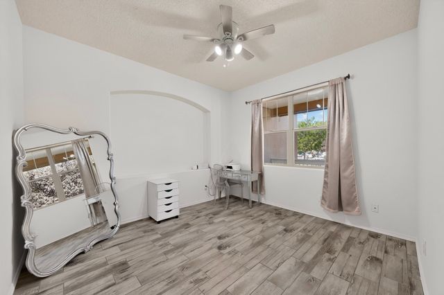 5223 Via del Cielo, Santa Fe, NM 87507