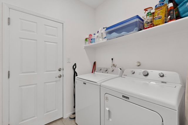 5223 Via del Cielo, Santa Fe, NM 87507
